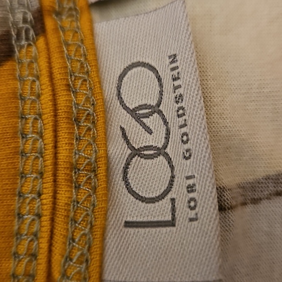 LOGO Floral Mod Short Sleeve Scoop Neck Top - Picture 7 of 9